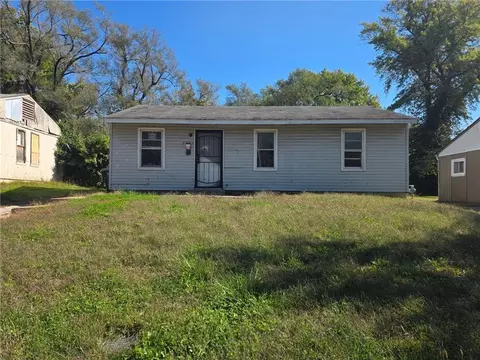 3927 Oakley Ave, Kansas City, MO 64130