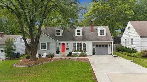 7332 Ash St, Prairie Village, KS 66208
