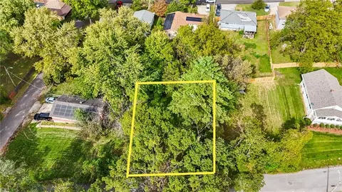 2912 NE 37th St, Kansas City, MO 64117