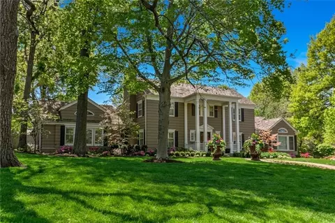 639 W 55 St, Kansas City, MO 64113