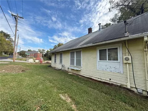 Exterior - 1301 E Mechanic Ave, Independence, MO 64050 photo 1 of 4