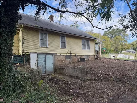 Exterior - 1301 E Mechanic Ave, Independence, MO 64050 photo 2 of 4