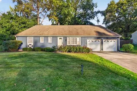 7601 Russell St, Prairie Village, KS 66204