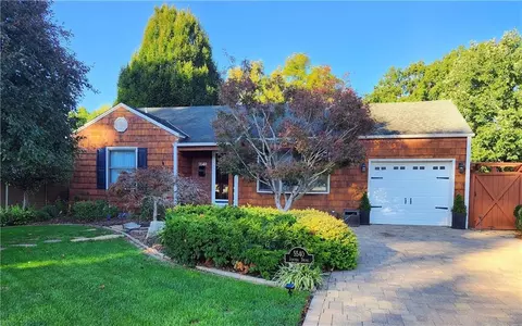 5540 Juniper Dr, Roeland Park, KS 66205