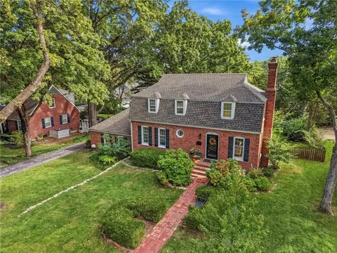 6837 Linden St, Prairie Village, KS 66208