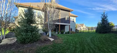 9401 W 169th St, Overland Park, KS 66085