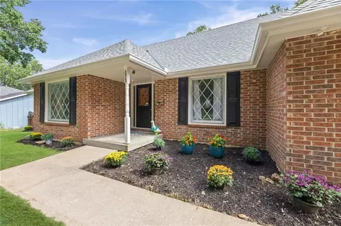 8905 Lamar Ave, Overland Park, KS 66207