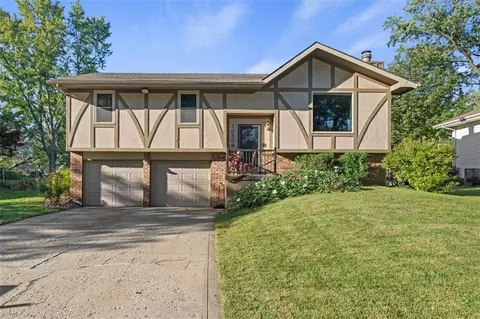 10509 NW 57th St, Kansas City, MO 64152