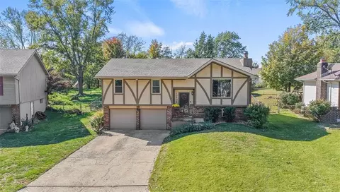 10509 NW 57th St, Kansas City, MO 64152