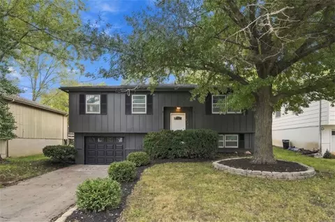 506 E Osage St, Paola, KS 66071