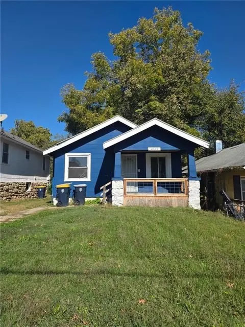 4002 E 39th St, Kansas City, MO 64128