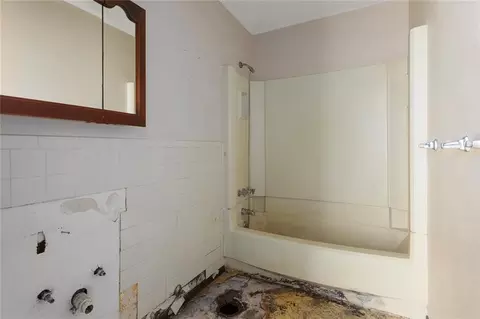 Bath - 17409 E 17411 E 41st Ter, Independence, MO 64055 photo 1 of 1