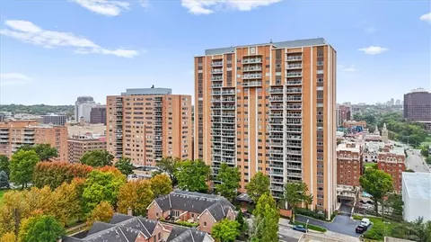 121 W 48th St #1504, Kansas City, MO 64112