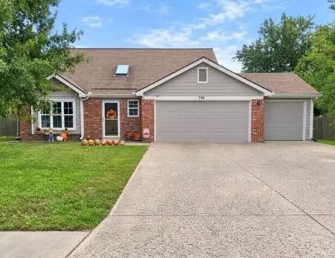 790 Myers Dr, Tonganoxie, KS 66086