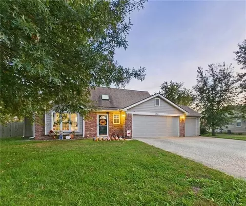 790 Myers Dr, Tonganoxie, KS 66086