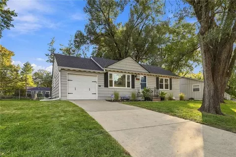 7721 W 65th Ter, Overland Park, KS 66202