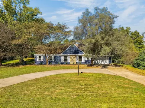 212 E 99 St, Kansas City, MO 64114