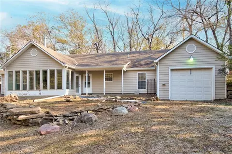 910 E 267 St, Cleveland, MO 64734