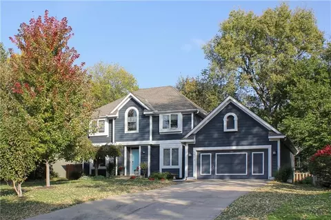 5813 Robinson Ln, Overland Park, KS 66202