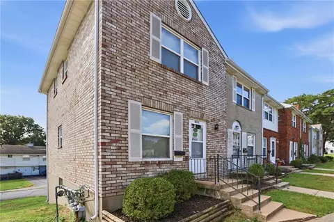 9275 Nieman Rd, Overland Park, KS 66214