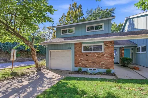 6562 W 51st St, Mission, KS 66202