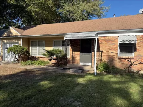606 E 90th St, Kansas City, MO 64131