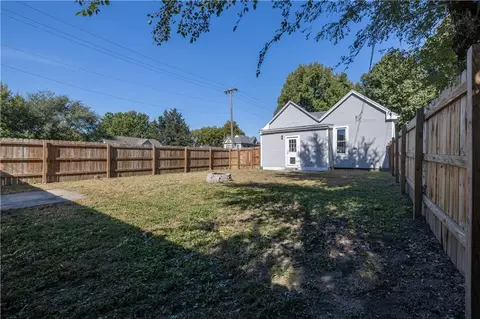 Exterior - 2702 Patee St, Saint Joseph, MO 64507 photo 4 of 8