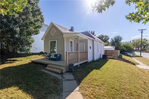 Exterior - 2702 Patee St, Saint Joseph, MO 64507 photo 2 of 8