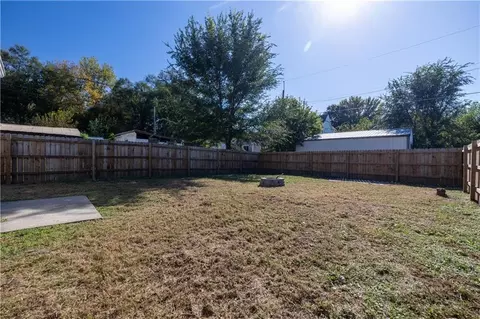 Exterior - 2702 Patee St, Saint Joseph, MO 64507 photo 8 of 8
