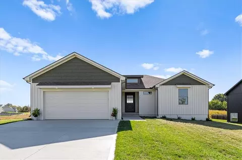 701 SE 21st St, Oak Grove, MO 64075