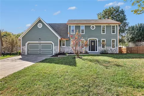 904 NE Lakeside Ct, Blue Springs, MO 64014