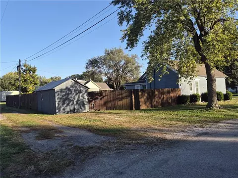 Exterior - 401 E 3rd St, Norborne, MO 64668 photo 7 of 7