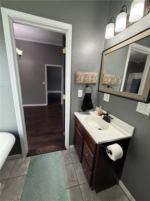 Bath - 401 E 3rd St, Norborne, MO 64668 photo 4 of 4