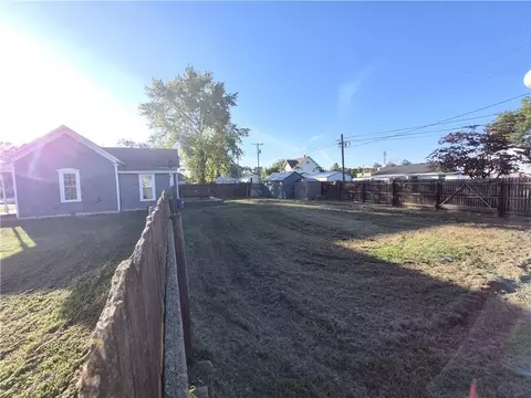 Exterior - 401 E 3rd St, Norborne, MO 64668 photo 4 of 7