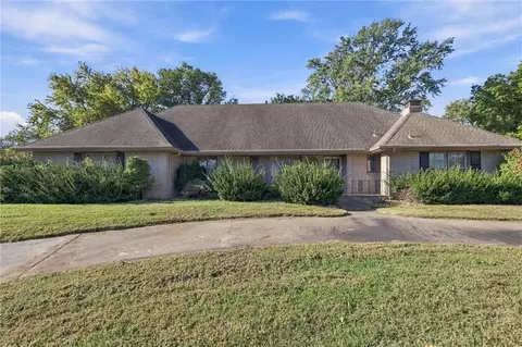 9209 W 47th St, Merriam, KS 66203