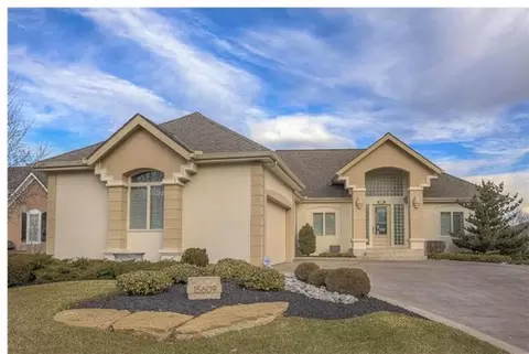 15609 Pawnee Ln, Overland Park, KS 66224