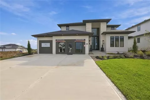 17605 Carter St, Overland Park, KS 66221
