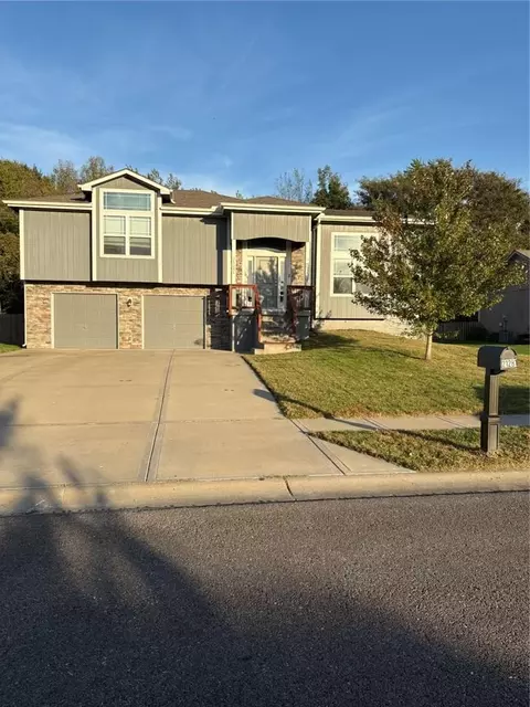 21281 Noble St, Spring Hill, KS 66083