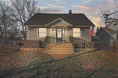 129 W 4th St, Tonganoxie, KS 66086