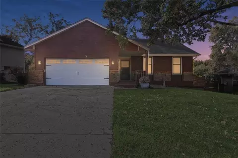 2600 SW Morningside Dr, Blue Springs, MO 64015