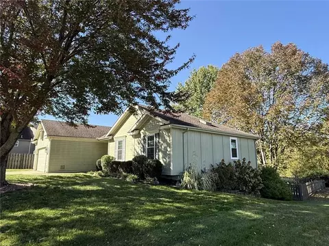 5516 NE Sunshine Dr, Lees Summit, MO 64064