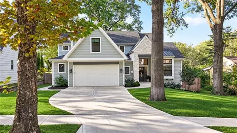 7132 Cherokee Dr, Prairie Village, KS 66208