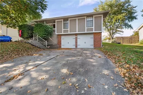 2605 SE 7th St, Blue Springs, MO 64014