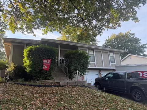 2605 SE 7th St, Blue Springs, MO 64014
