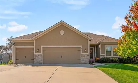 3215 NE 79th St, Kansas City, MO 64119