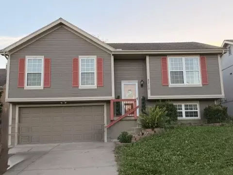 8705 NE 110th St, Kansas City, MO 64157