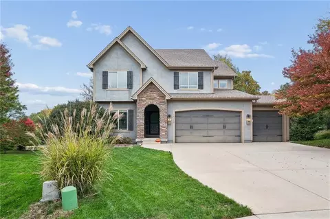 14250 NW 68th St, Parkville, MO 64152