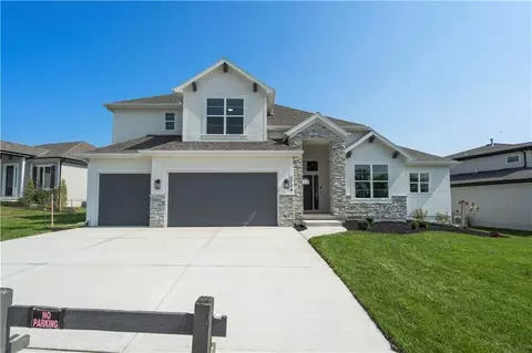 14526 Pin Oak Ct, Parkville, MO 64152