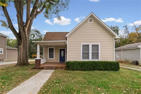 1331 Metropolitan Ave, Leavenworth, KS 66048