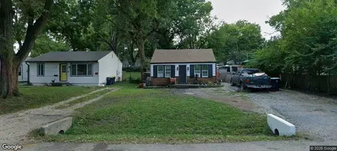 8906 Oak St, Kansas City, MO 64114